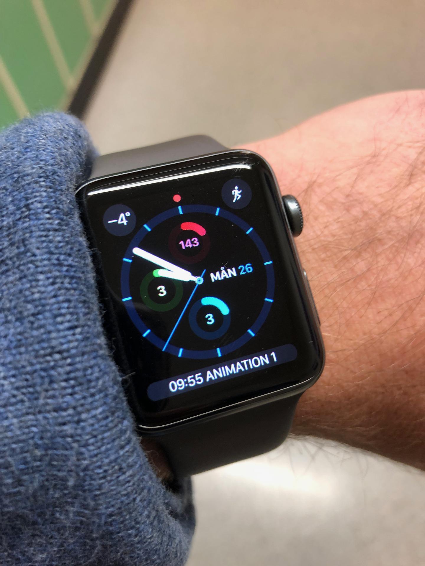 Hogyan lehet ki- és bekapcsolni az Apple Watch-ot?