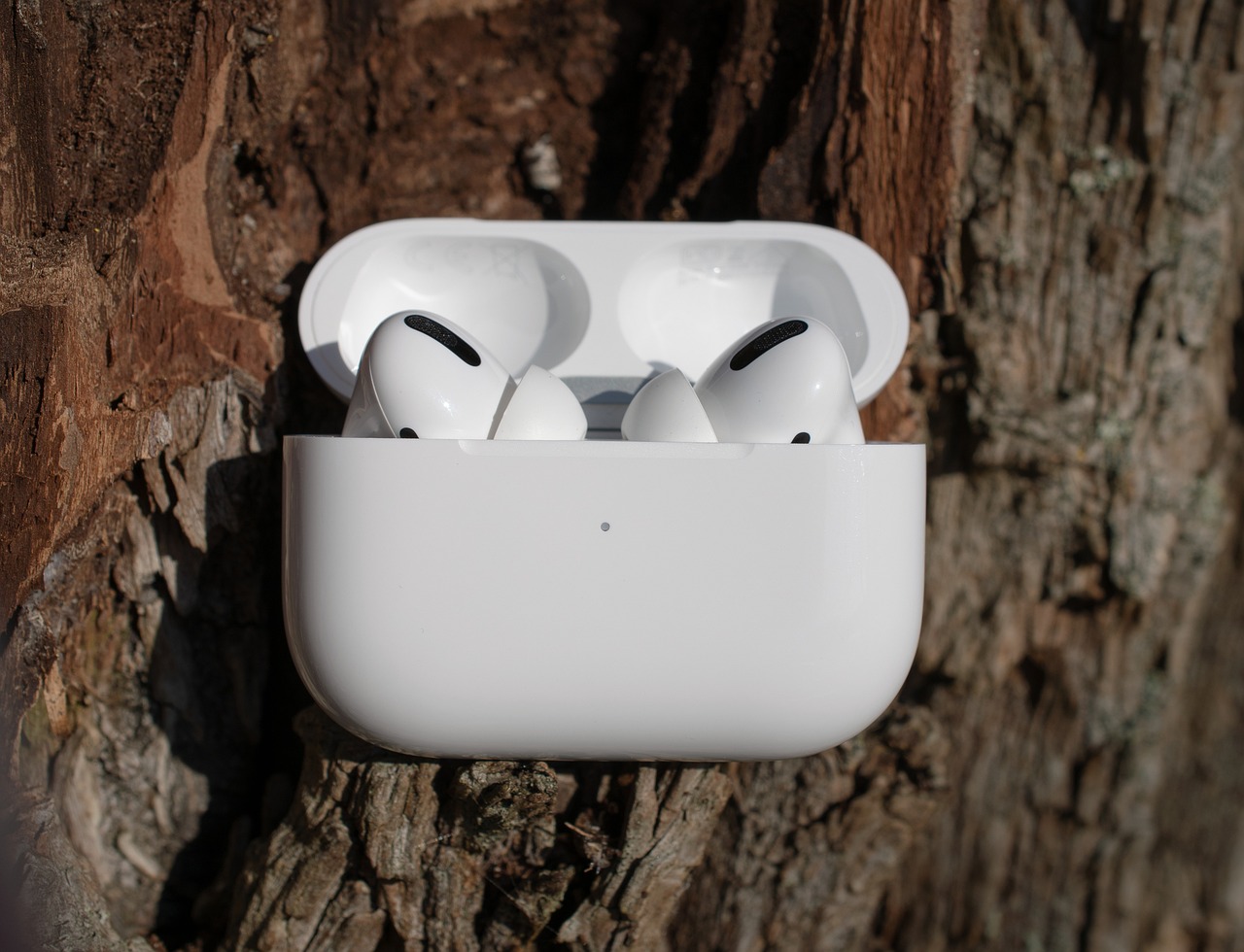 Az AirPods iPhone-hoz, iPad-hez, Mac-hez, Androidhoz csatlakoztatása és a csatlakozási problémák megoldása