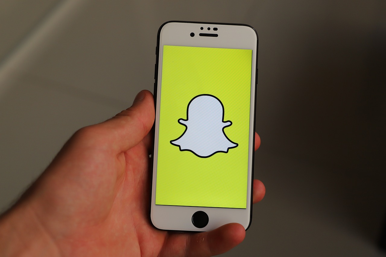 Hogyan lehet képet küldeni pillanatfelvételként a Snapchat?
